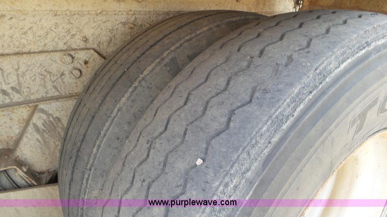 image for item L5267 1997 Ford LT9000 mixer truck