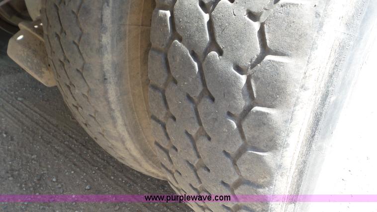 image for item L5267 1997 Ford LT9000 mixer truck