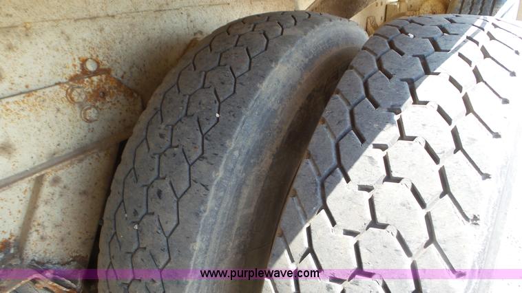 image for item L5267 1997 Ford LT9000 mixer truck