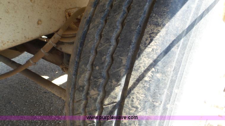 image for item L5267 1997 Ford LT9000 mixer truck