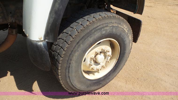 image for item L5267 1997 Ford LT9000 mixer truck