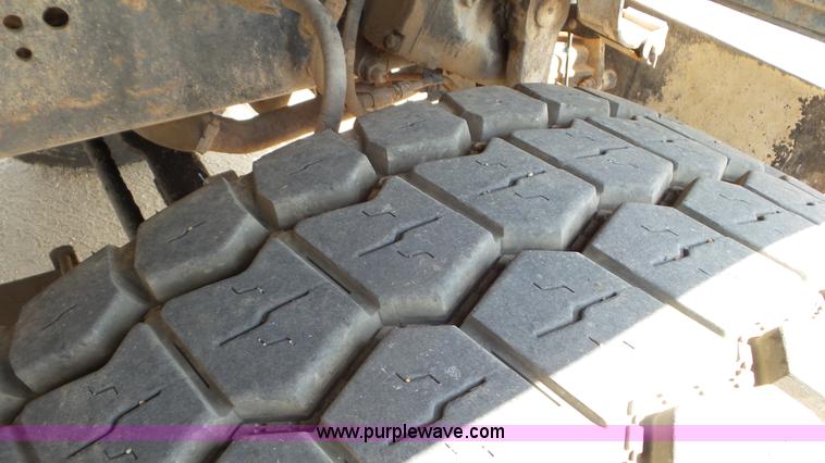 image for item L5267 1997 Ford LT9000 mixer truck