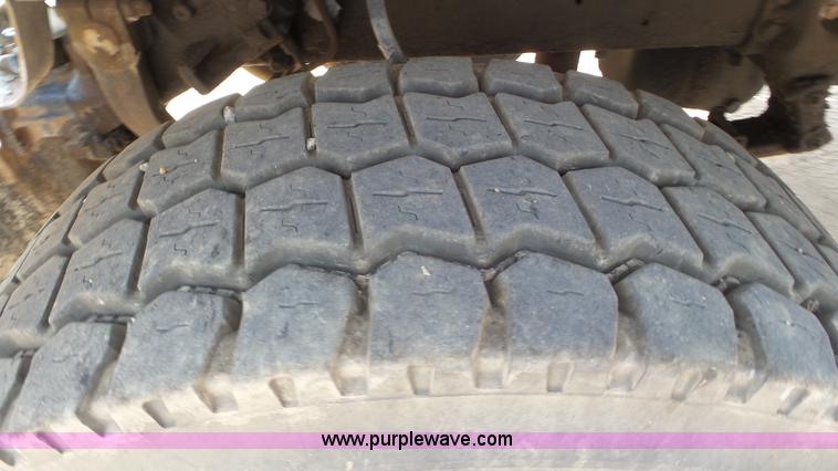 image for item L5267 1997 Ford LT9000 mixer truck