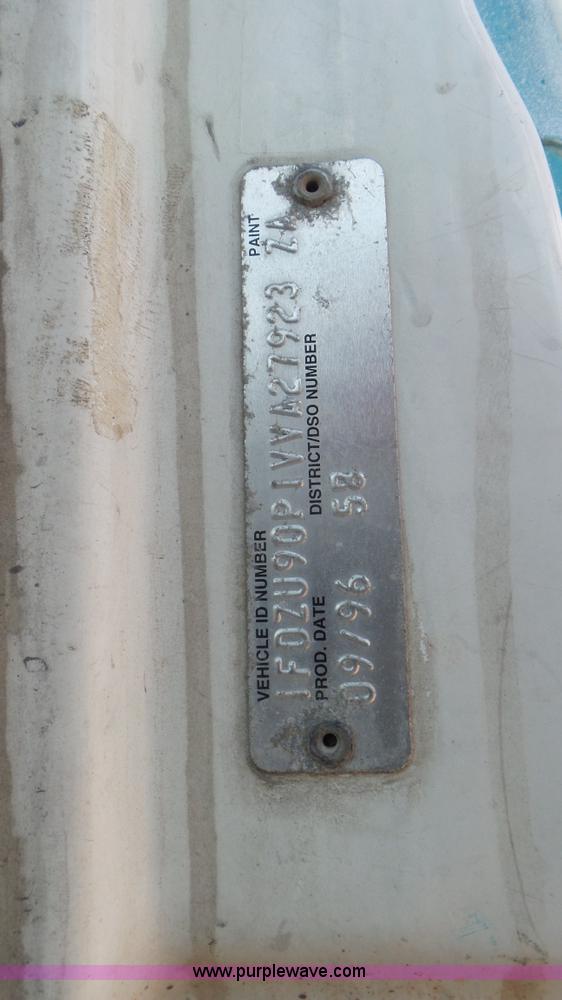 image for item L5267 1997 Ford LT9000 mixer truck