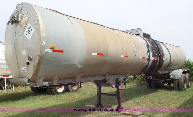 image for item L5280 1971 VIM asphalt trailer