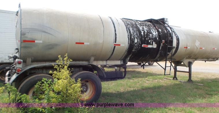 image for item L5280 1971 VIM asphalt trailer