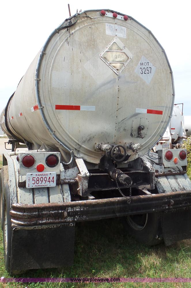 image for item L5280 1971 VIM asphalt trailer