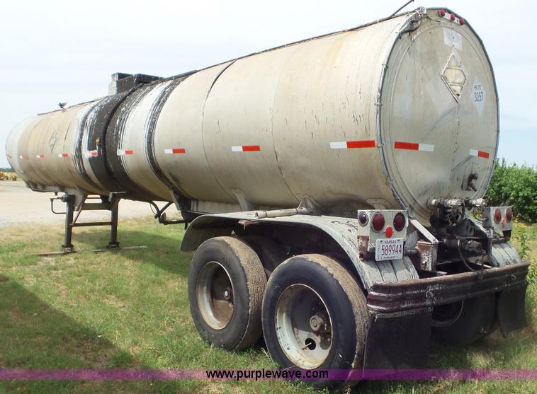 image for item L5280 1971 VIM asphalt trailer