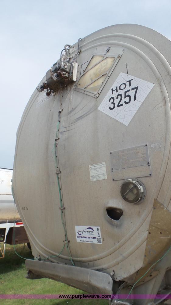 image for item L5280 1971 VIM asphalt trailer