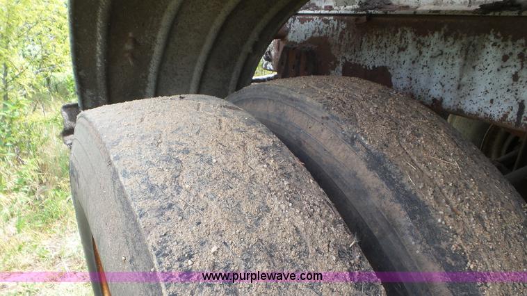 image for item L5280 1971 VIM asphalt trailer