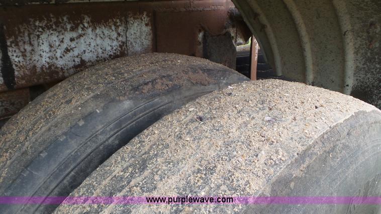 image for item L5280 1971 VIM asphalt trailer