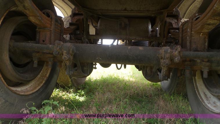 image for item L5280 1971 VIM asphalt trailer