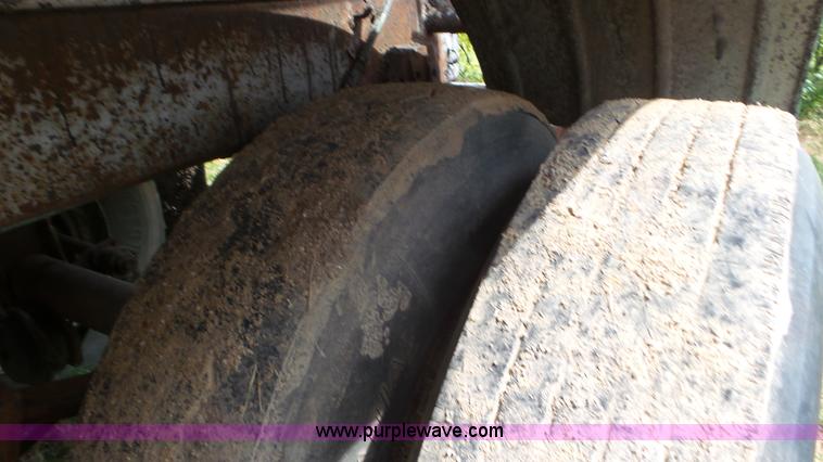 image for item L5280 1971 VIM asphalt trailer