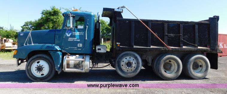 image for item L5878 1991 Freightliner dump truck