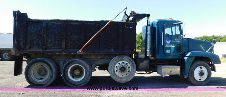 image for item L5878 1991 Freightliner dump truck