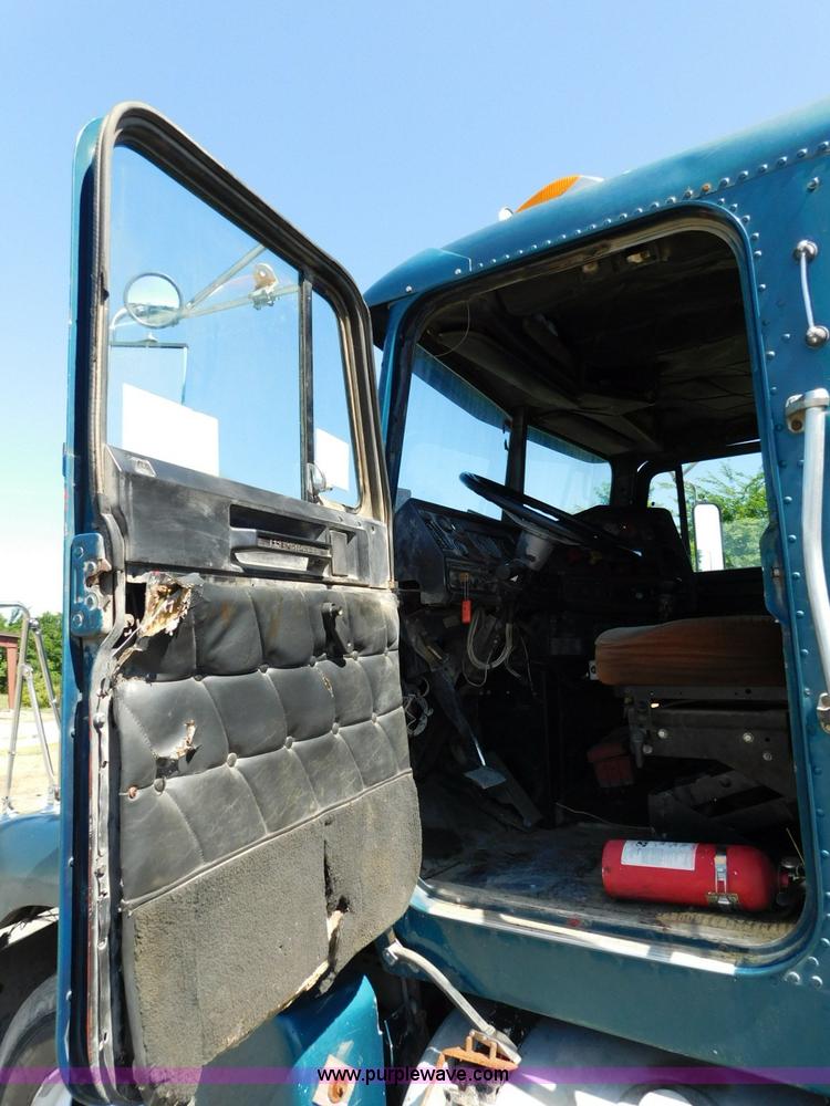 image for item L5878 1991 Freightliner dump truck