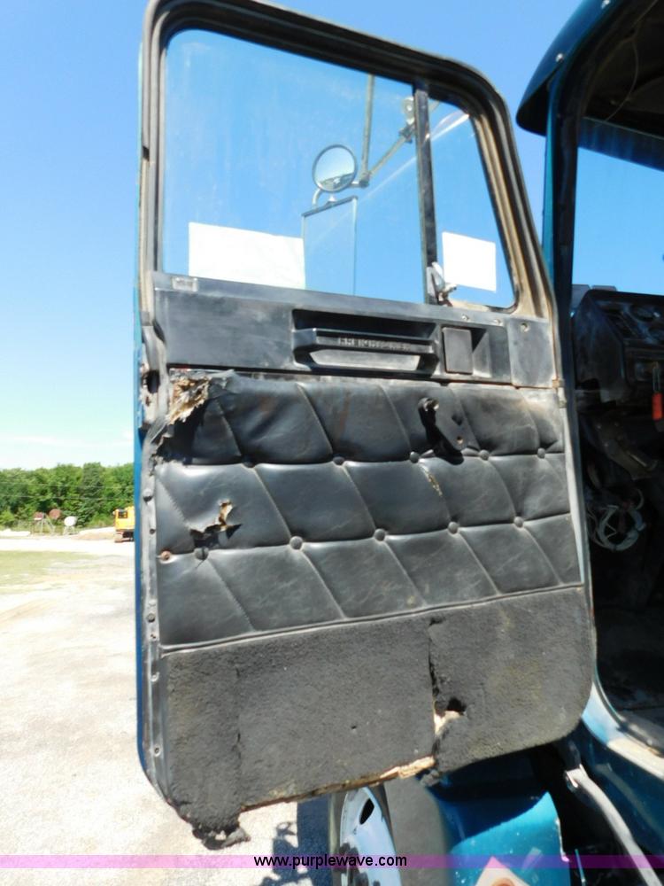 image for item L5878 1991 Freightliner dump truck