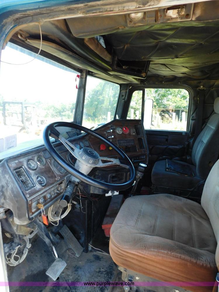 image for item L5878 1991 Freightliner dump truck