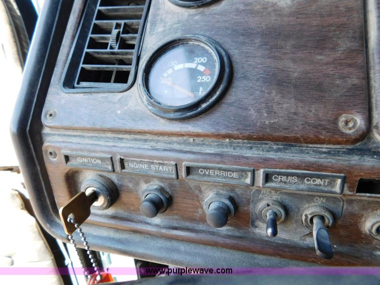 image for item L5878 1991 Freightliner dump truck