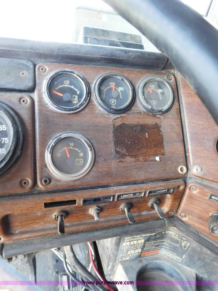 image for item L5878 1991 Freightliner dump truck