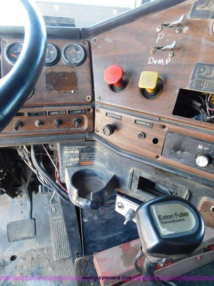 image for item L5878 1991 Freightliner dump truck