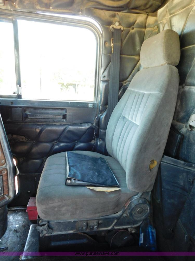 image for item L5878 1991 Freightliner dump truck