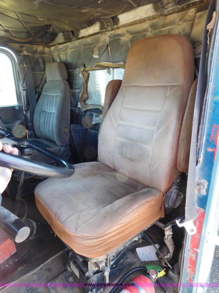 image for item L5878 1991 Freightliner dump truck