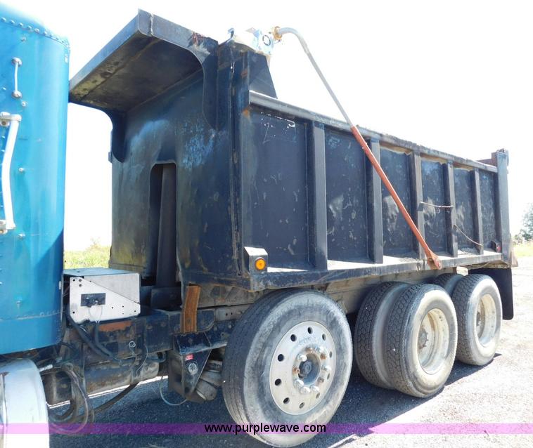 image for item L5878 1991 Freightliner dump truck
