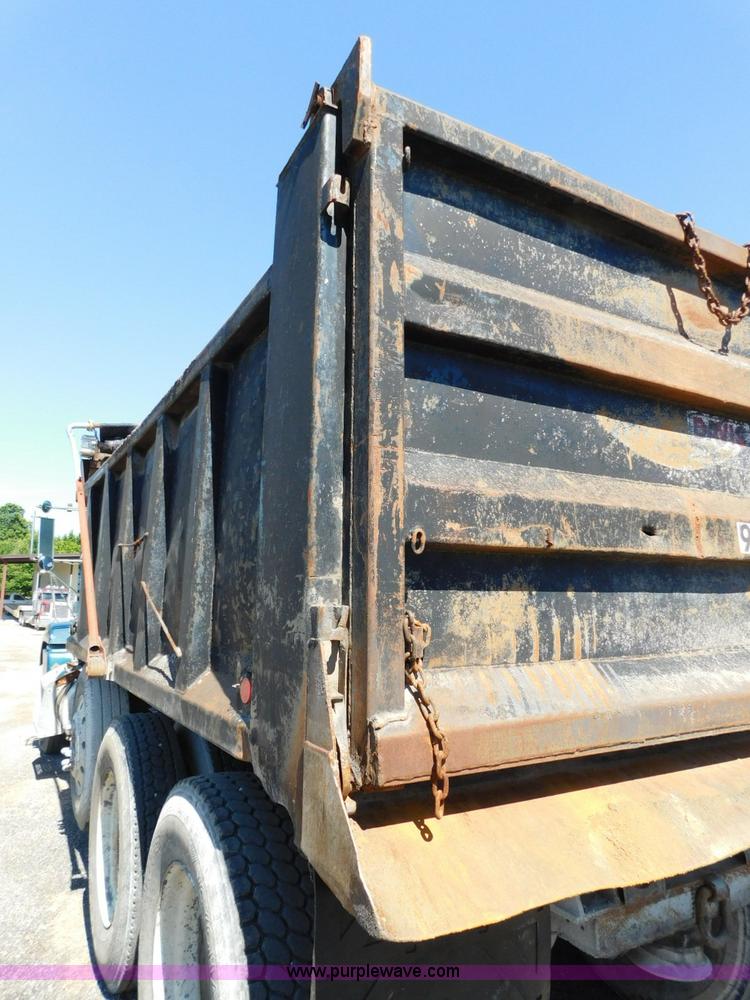 image for item L5878 1991 Freightliner dump truck