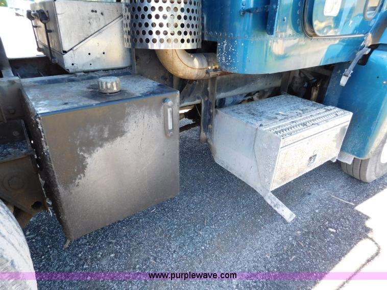 image for item L5878 1991 Freightliner dump truck