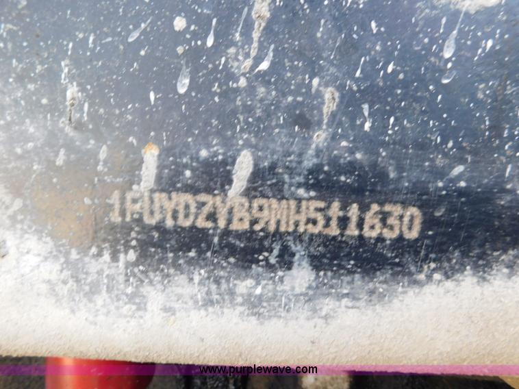 image for item L5878 1991 Freightliner dump truck