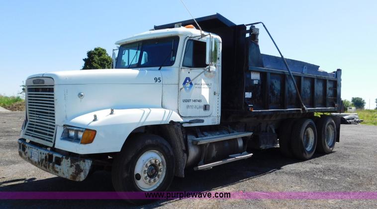 image for item L5880 1995 Freightliner FLD dump truck