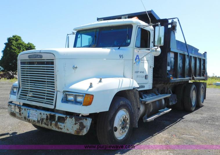 image for item L5880 1995 Freightliner FLD dump truck