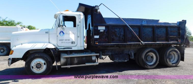 image for item L5880 1995 Freightliner FLD dump truck