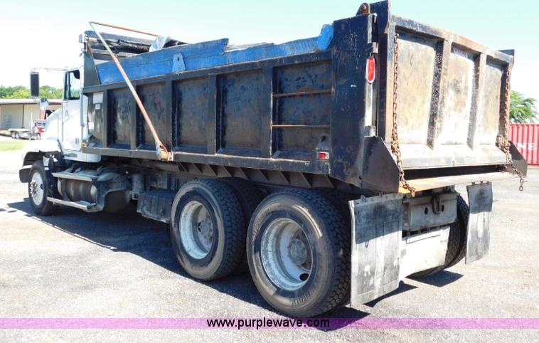 image for item L5880 1995 Freightliner FLD dump truck