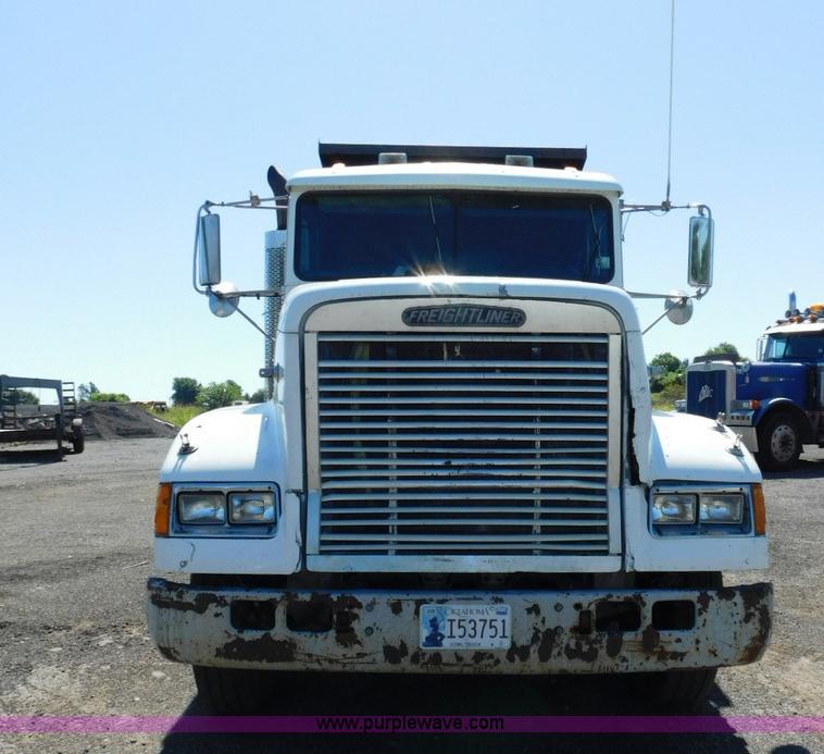 image for item L5880 1995 Freightliner FLD dump truck