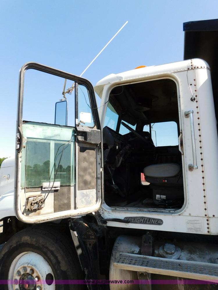 image for item L5880 1995 Freightliner FLD dump truck