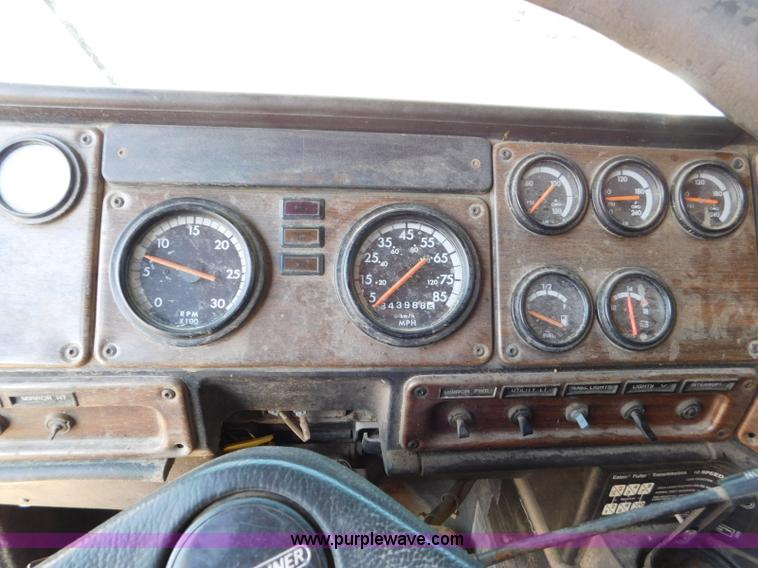 image for item L5880 1995 Freightliner FLD dump truck