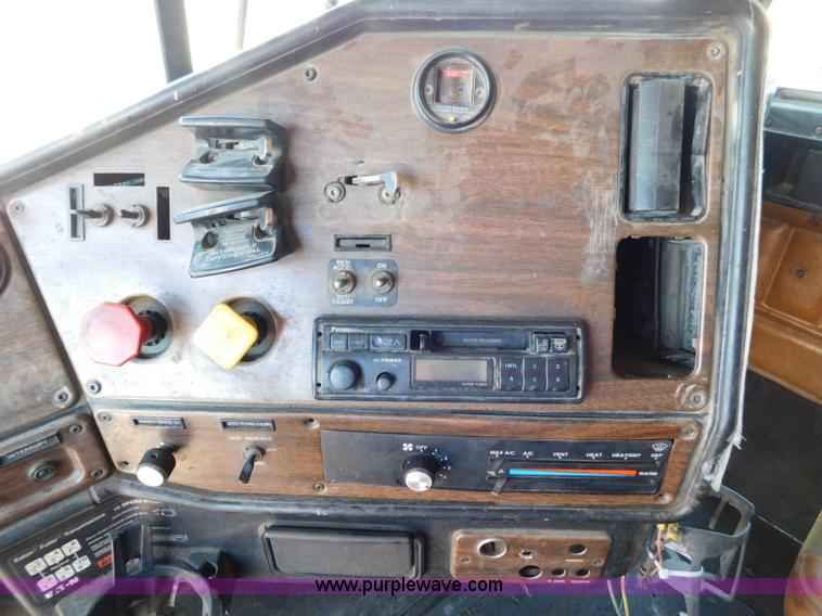 image for item L5880 1995 Freightliner FLD dump truck