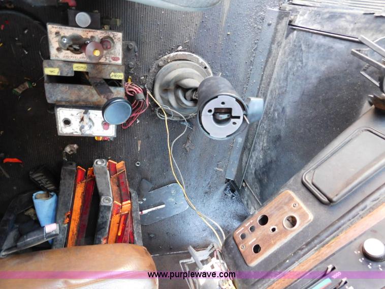 image for item L5880 1995 Freightliner FLD dump truck