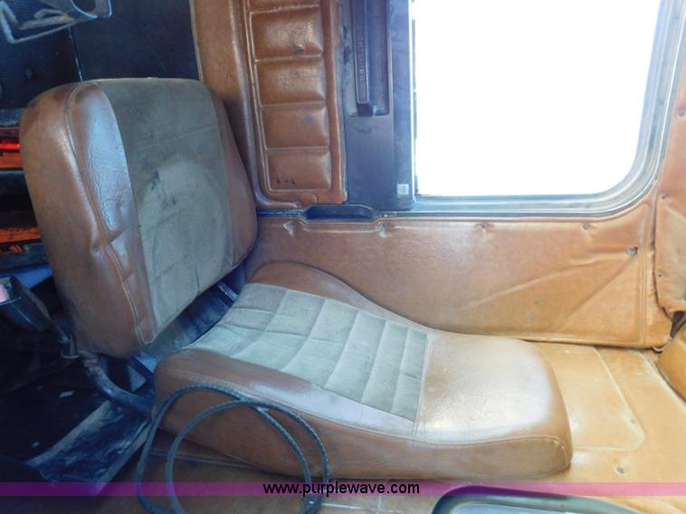 image for item L5880 1995 Freightliner FLD dump truck