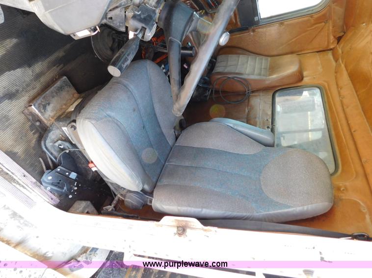 image for item L5880 1995 Freightliner FLD dump truck