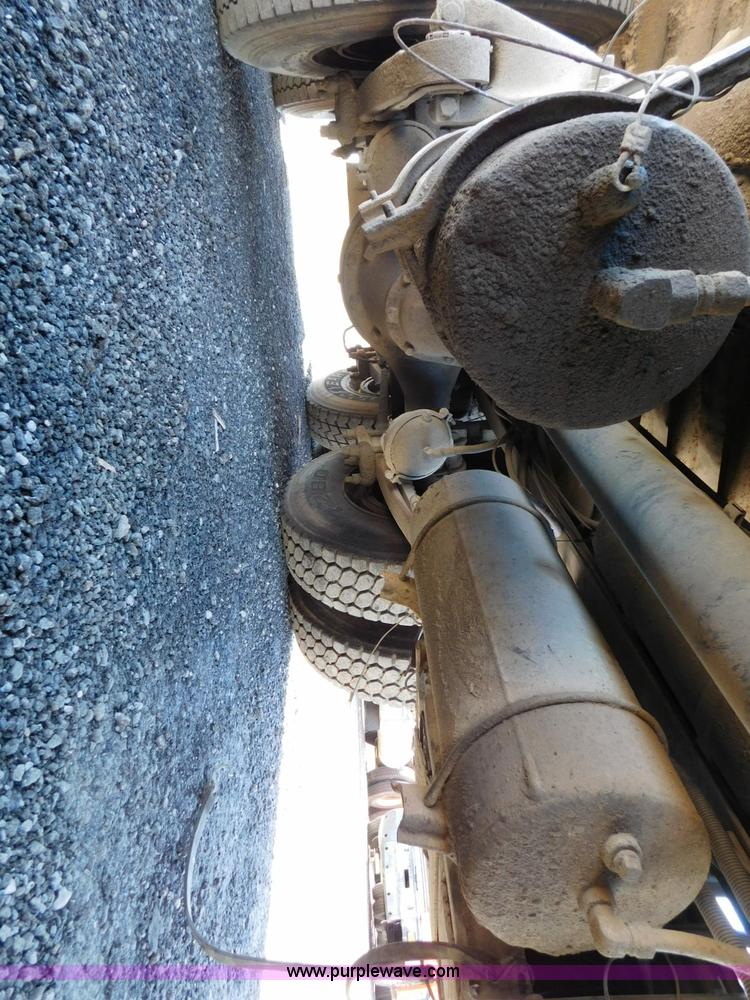 image for item L5880 1995 Freightliner FLD dump truck