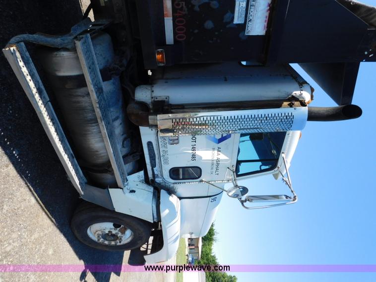 image for item L5880 1995 Freightliner FLD dump truck