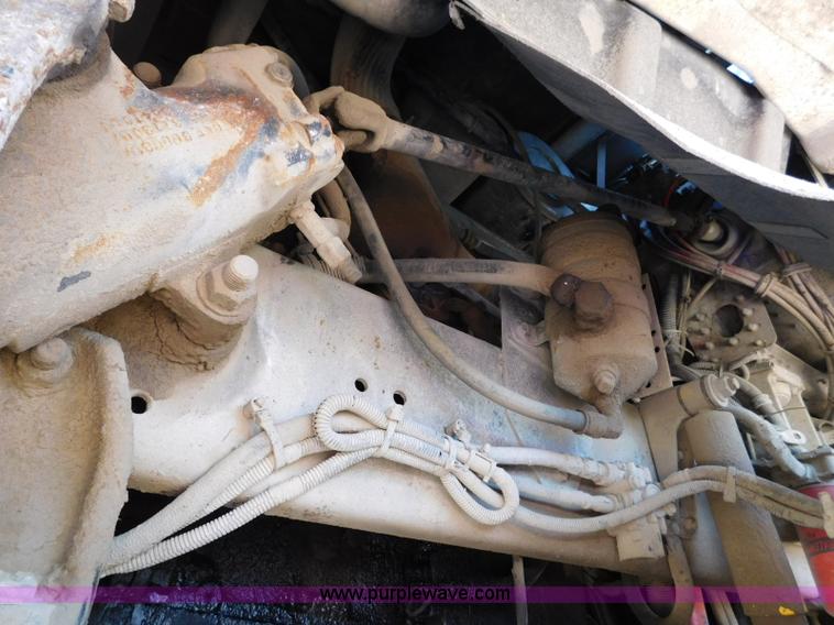 image for item L5880 1995 Freightliner FLD dump truck