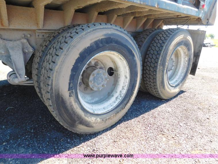 image for item L5880 1995 Freightliner FLD dump truck