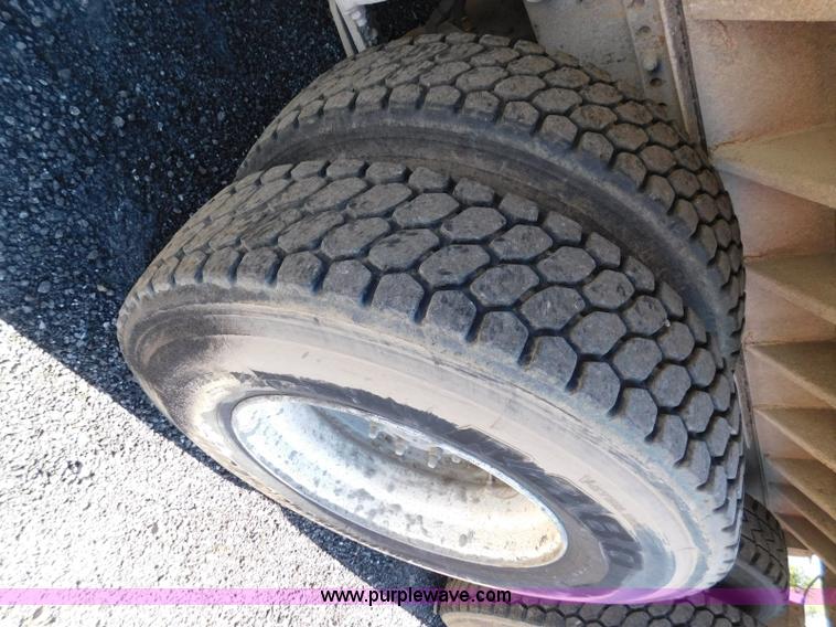 image for item L5880 1995 Freightliner FLD dump truck