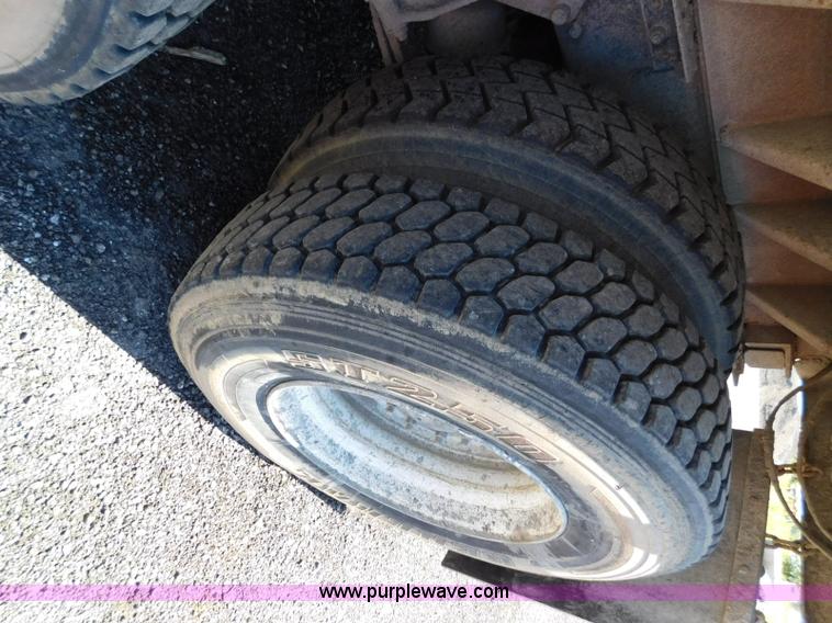 image for item L5880 1995 Freightliner FLD dump truck