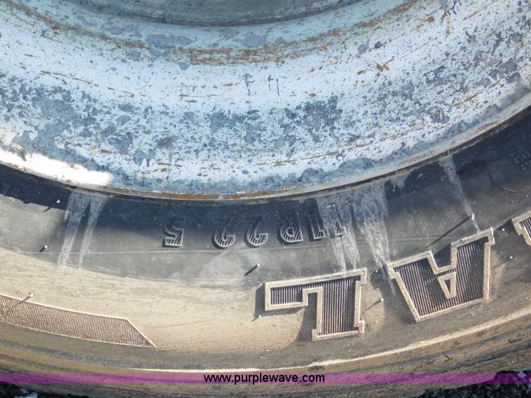 image for item L5880 1995 Freightliner FLD dump truck