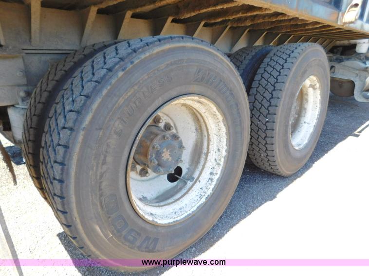 image for item L5880 1995 Freightliner FLD dump truck